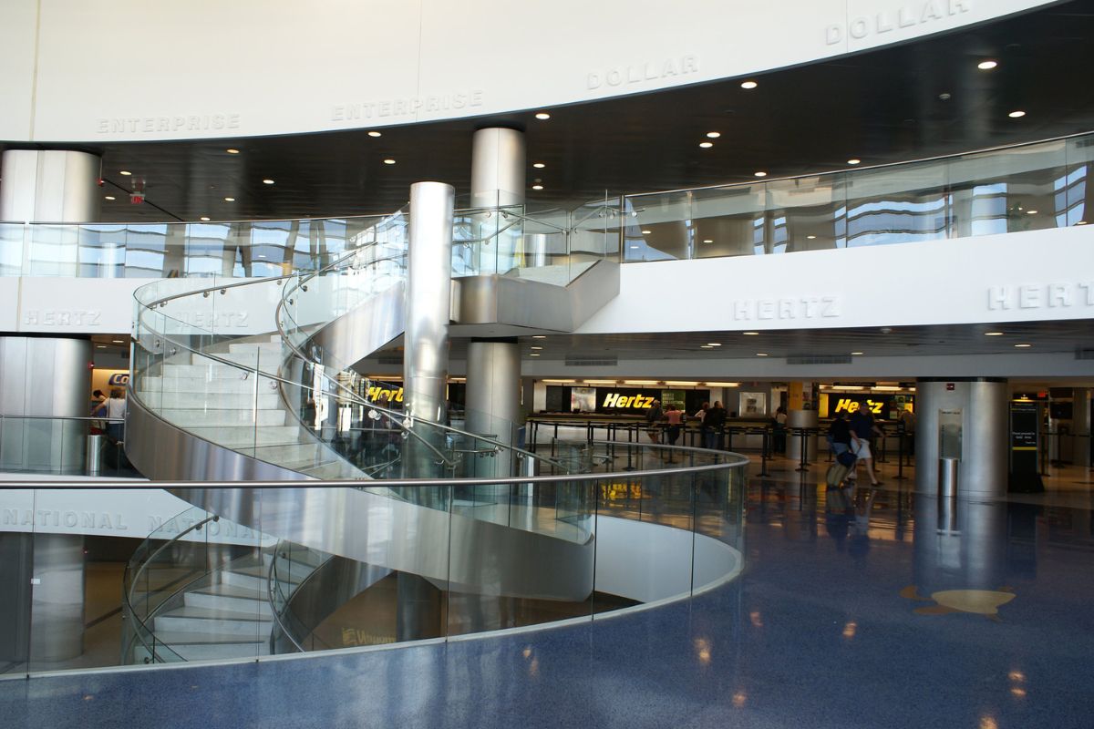 Área de aluguel de carro no Aeroporto de Fort Lauderdale