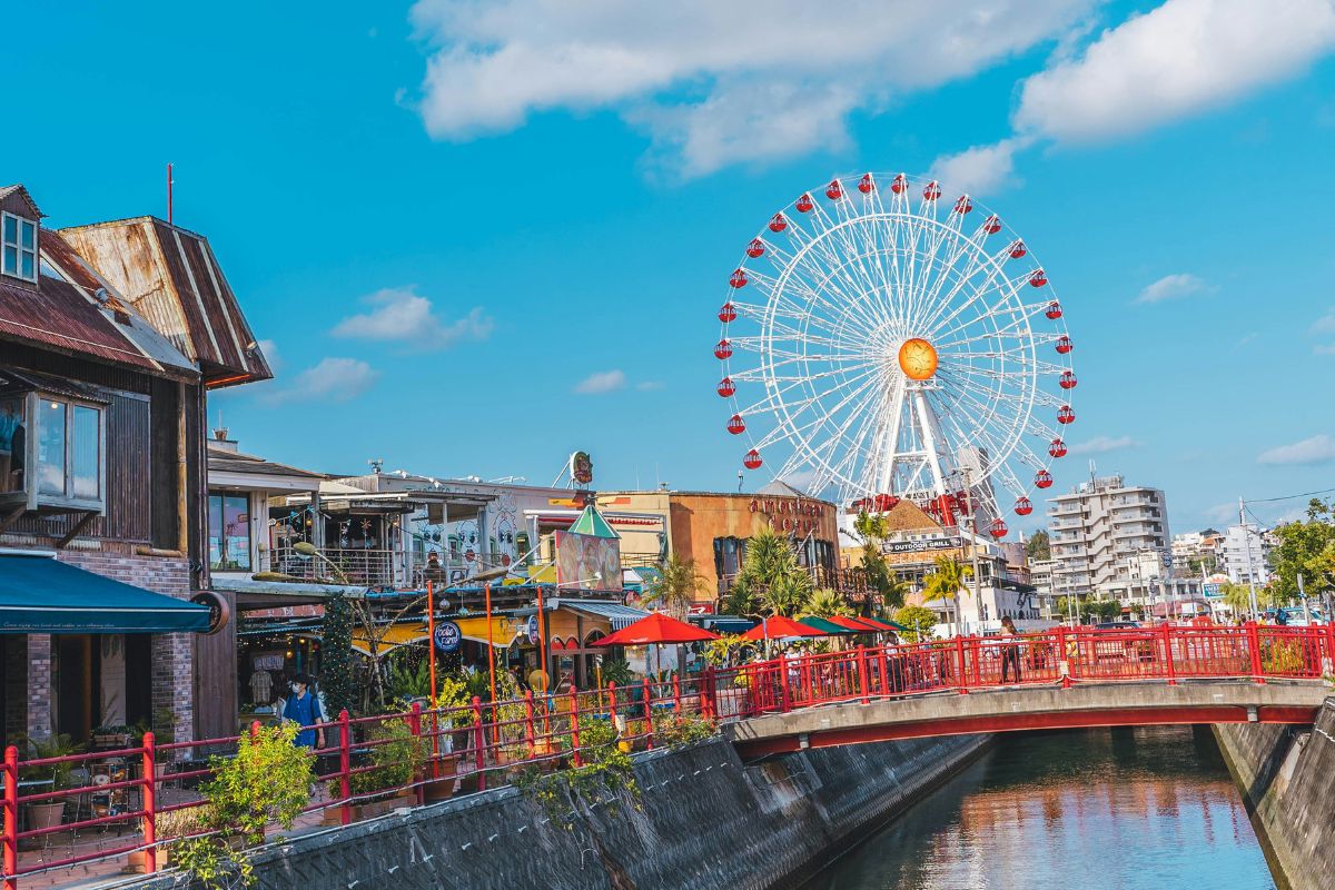 Roda-gigante da American Village em Okinawa