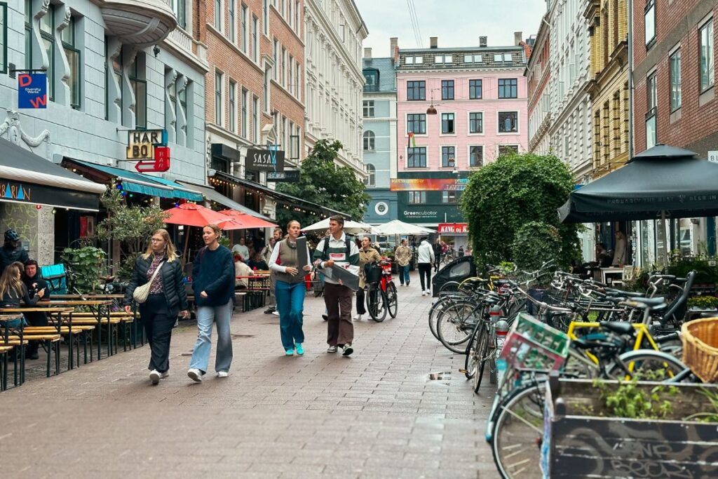 Viela pedonal no bairro de Nørrebro, em Copenhague