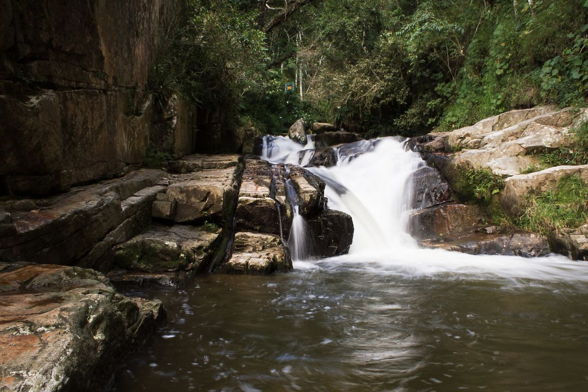 Uma das quedas d'água da Cachoeira dos Amores