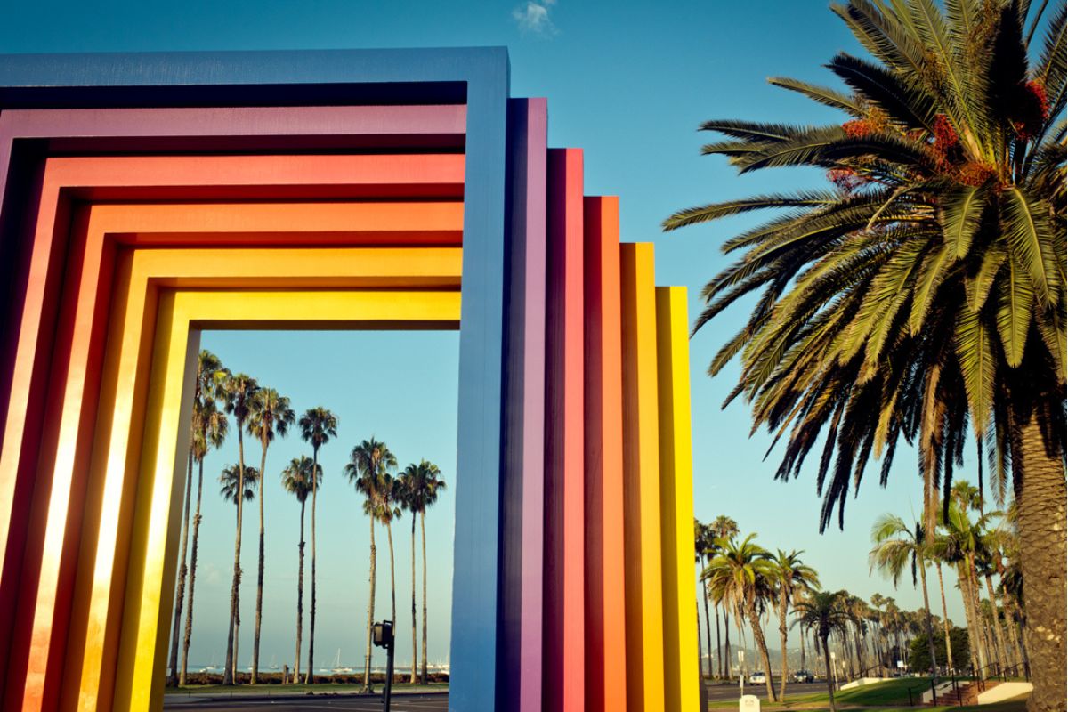 Chromatic Gate na orla da praia de Santa Bárbara