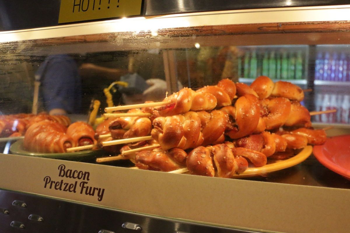 Pretzel em vitrine de restaurante do Busch Gardens