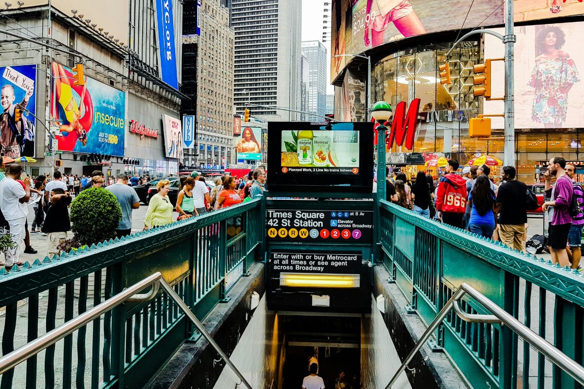 Entrada de estação de metrô de Nova York