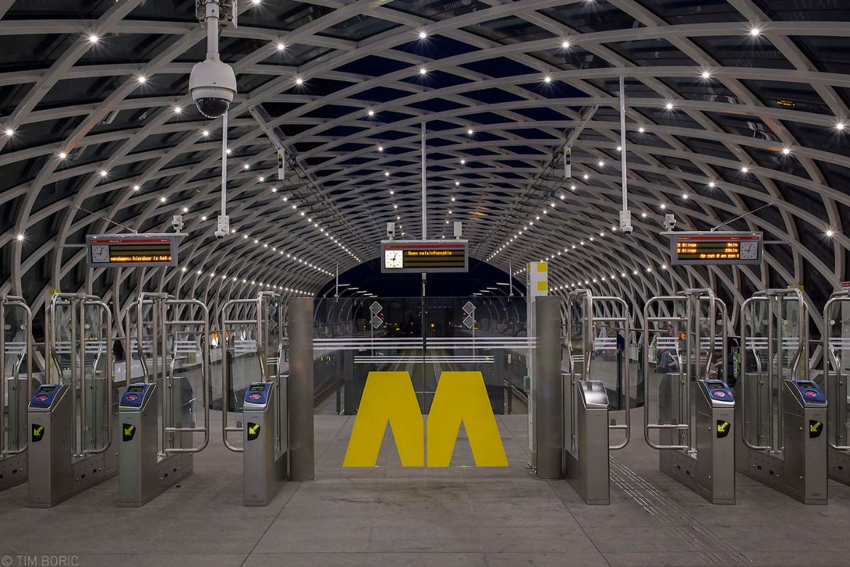 Catracas de uma estação de metrô de Rotterdam