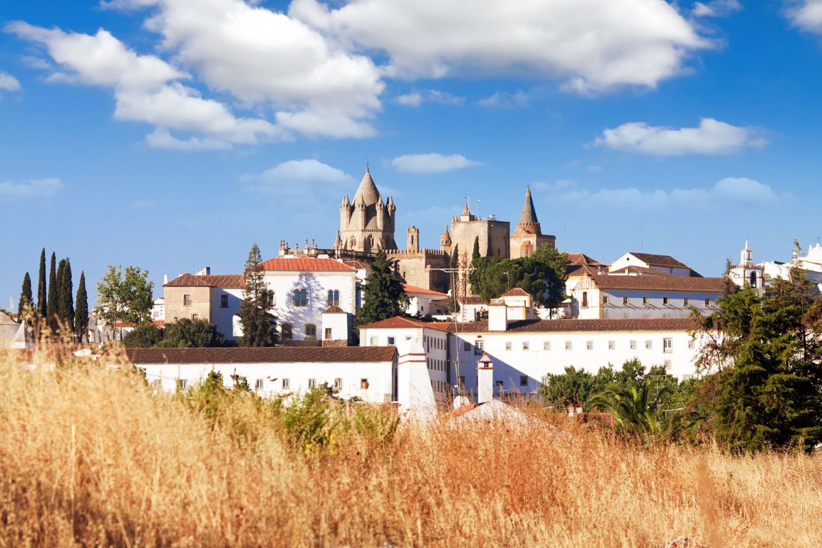 Panorâma da cidade de Évora, em Portugal