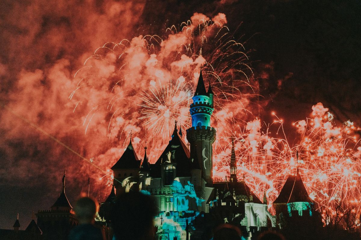 Fogos de artifício no castelo da Disneyland Califórnia