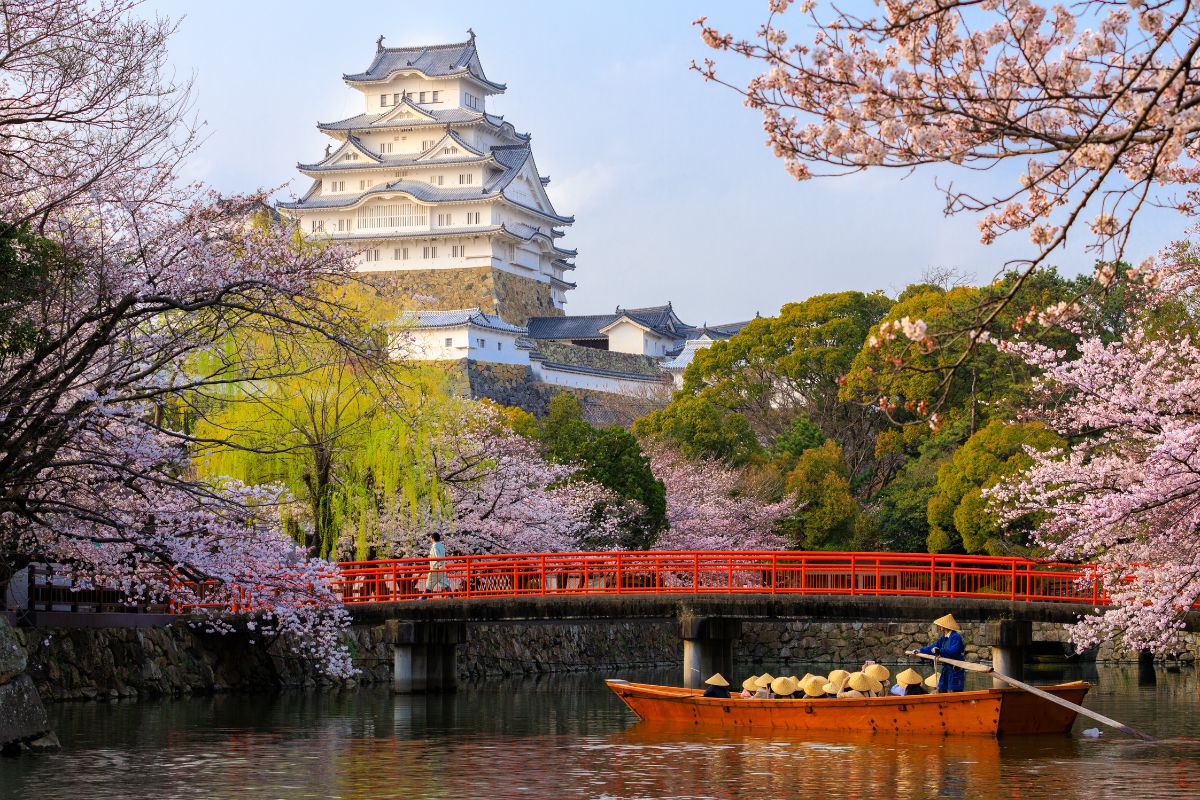 Passeio de barco em frente ao Castelo de Himeji