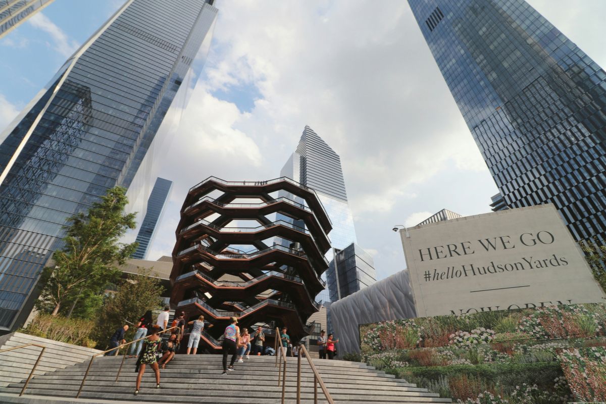 Hudson Yards com The Vessel à frente, no Chelsea, Nova York