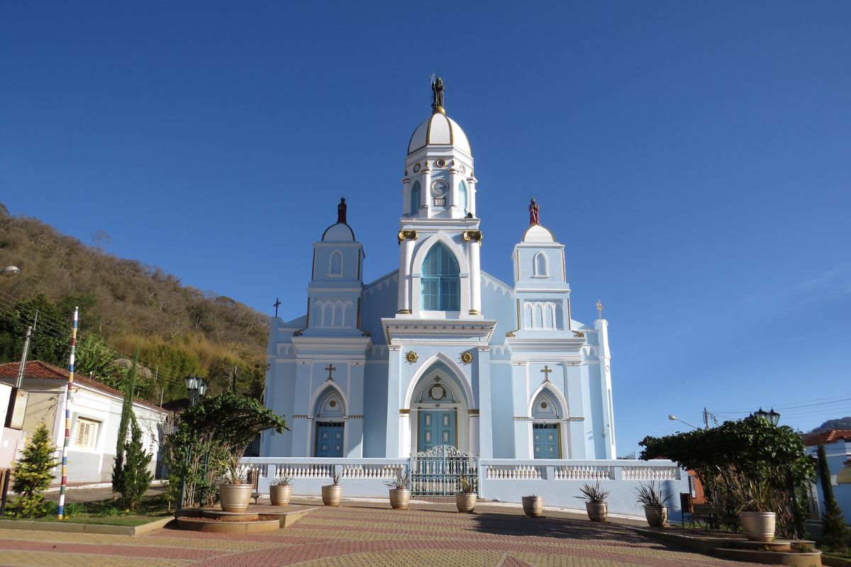 Igreja Matriz de São Bento do Sapucaí vista de frente