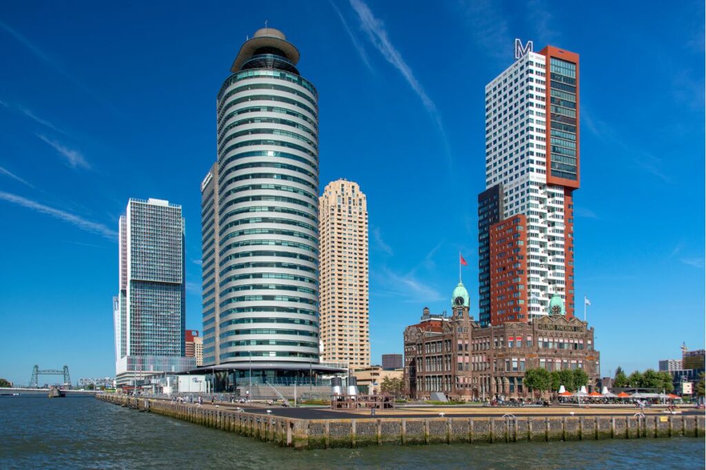 Prédios no pequeno bairro de Kop Van Zuid, em Rotterdam