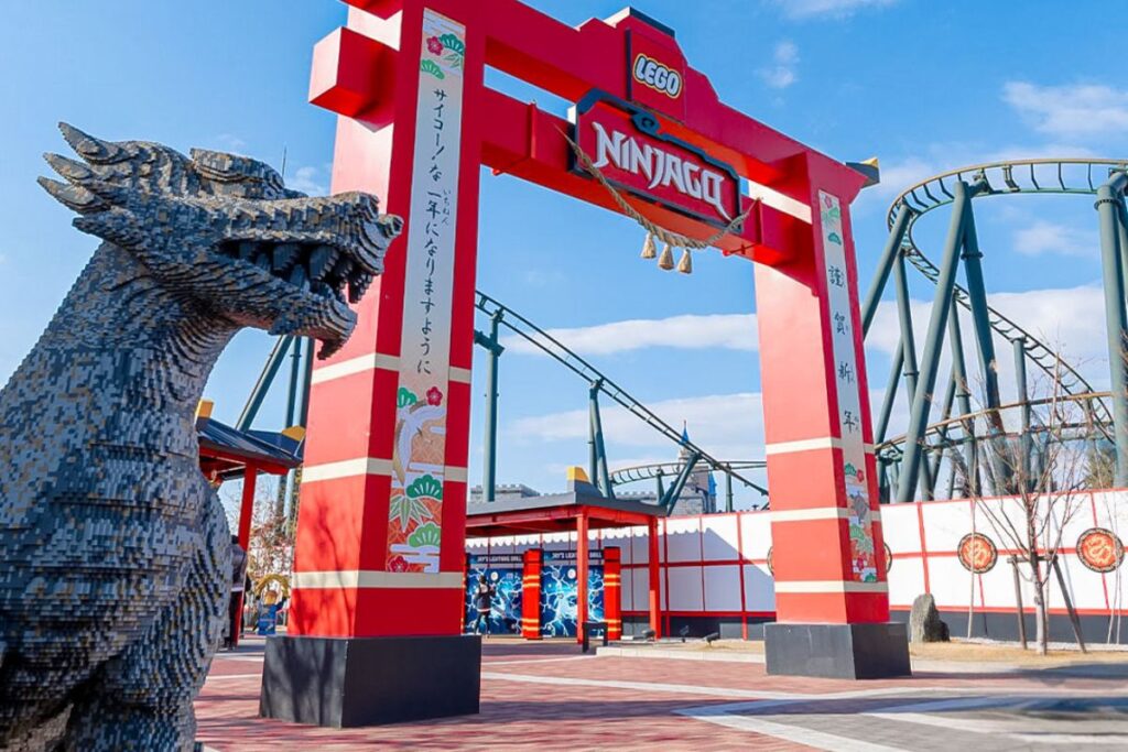 Portão da LEGOland em Nagoya, no Japão