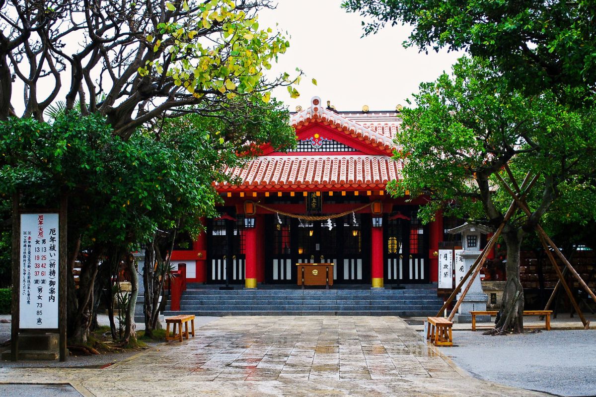 Entrada do santuário de Naminoue-gu em Okinawa