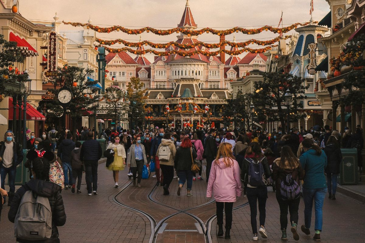 Parque da Disney de Paris decorado para o Natal