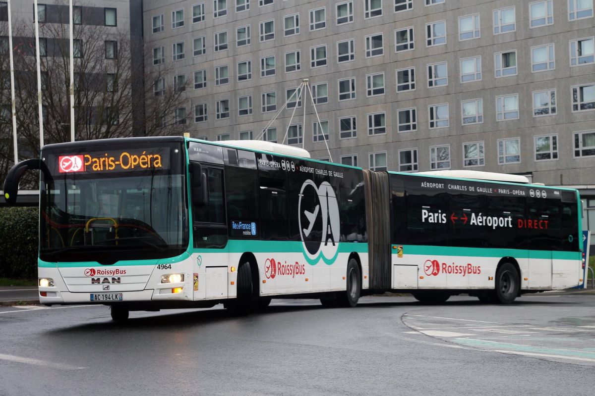 Ônibus que vai do Aeroporto de Paris-Charles de Gaulle à Ópera