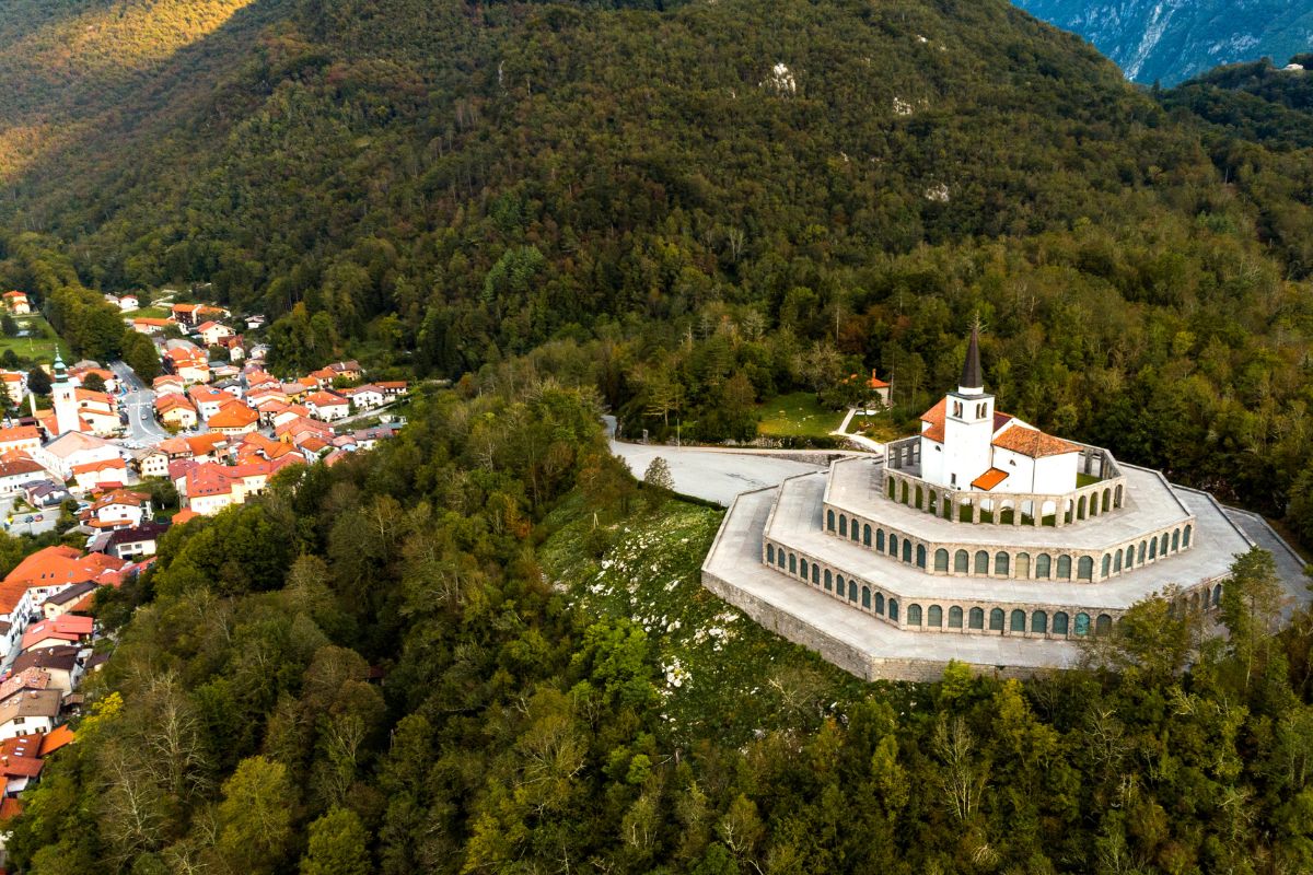 Panorama do Ossuário dos Soldados Italianos em Kobarid