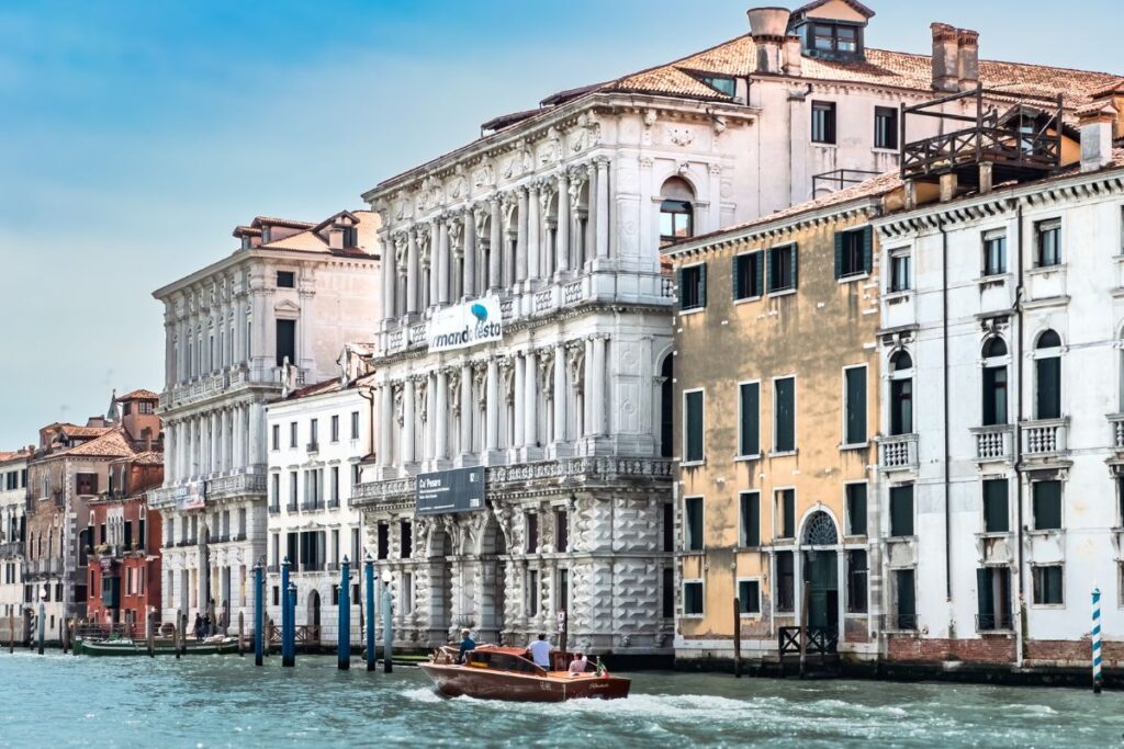 Fachada do Palazzo Ca’ Pesaro, em Veneza