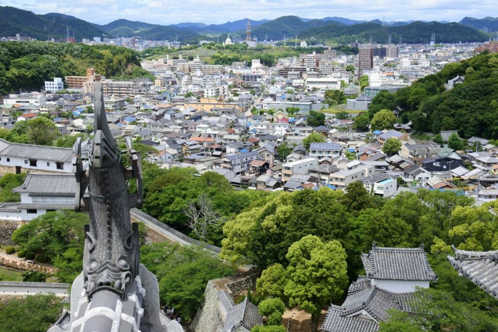 Vista panorâmica da cidade de Himeji, no Japão