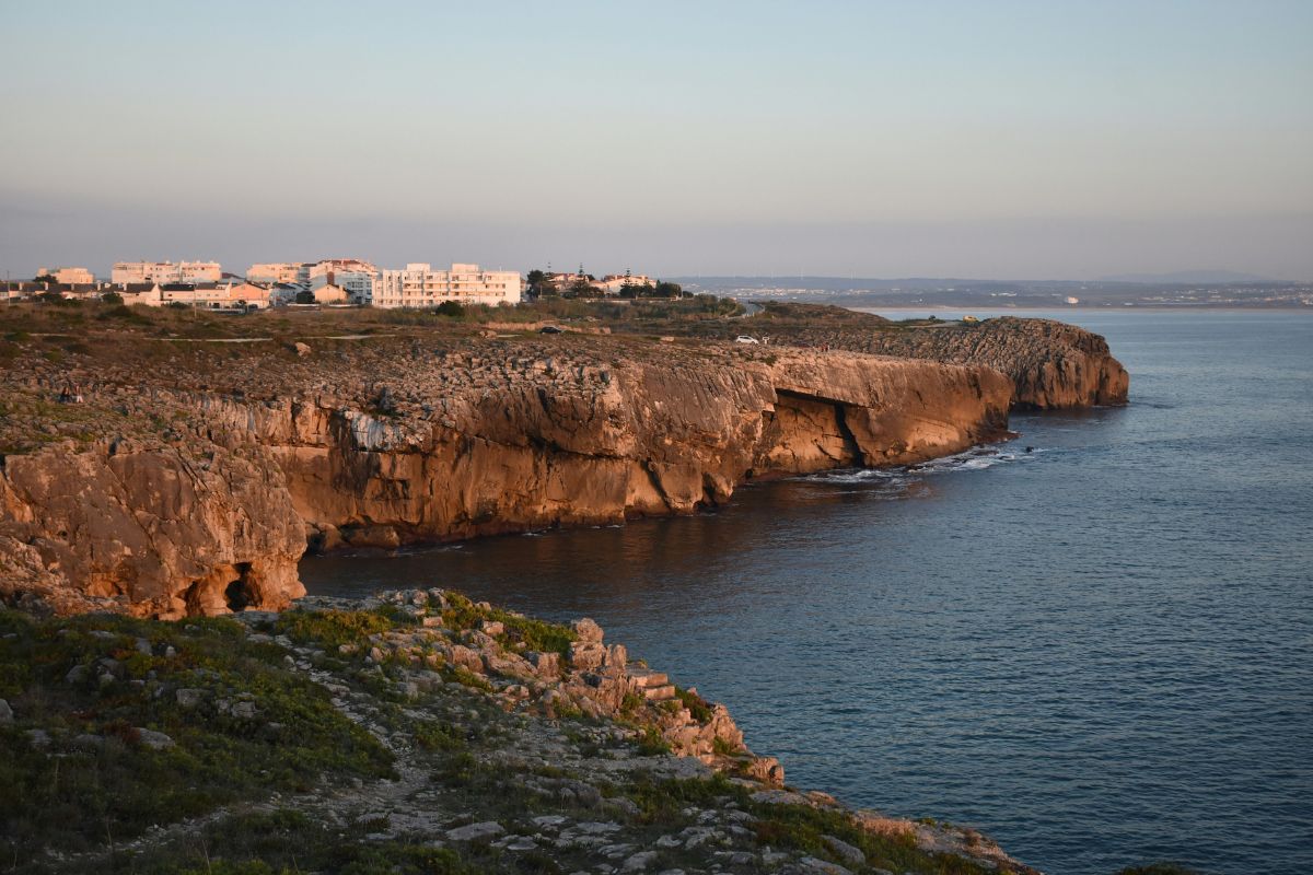 Panorâma da cidade de Peniche de frente para o mar