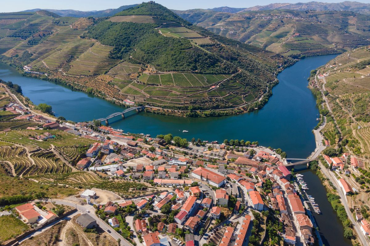 Panorama da cidade de Pinhão, na região do Douro