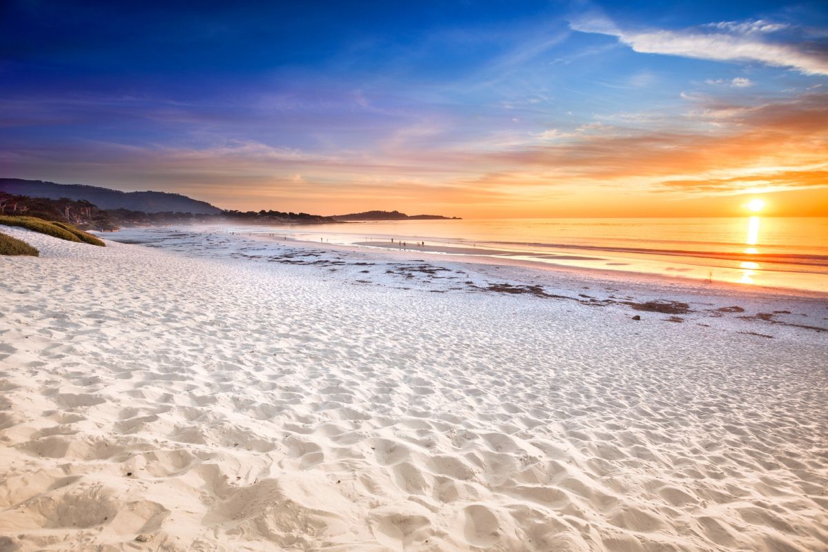 Pôr do sol em Carmel Beach, Califórnia