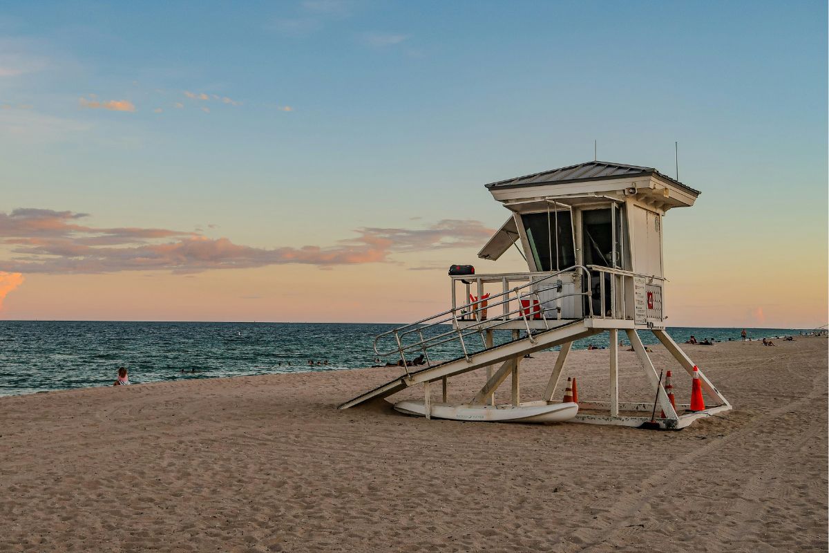 Praia de Fort Lauderdale ao entardecer