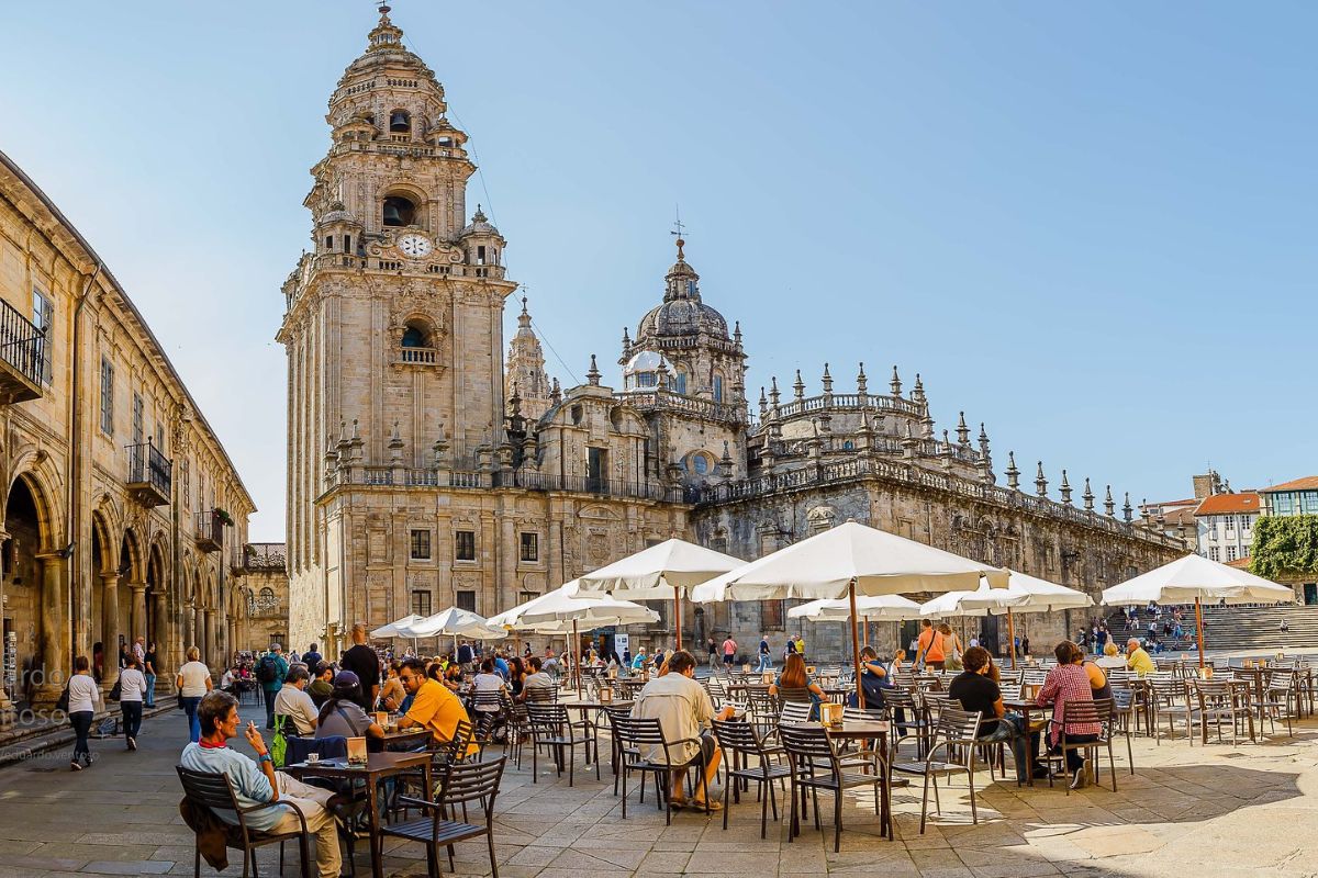 Masas de restaurante na Praça da Quintana, em Santigo de Compostela