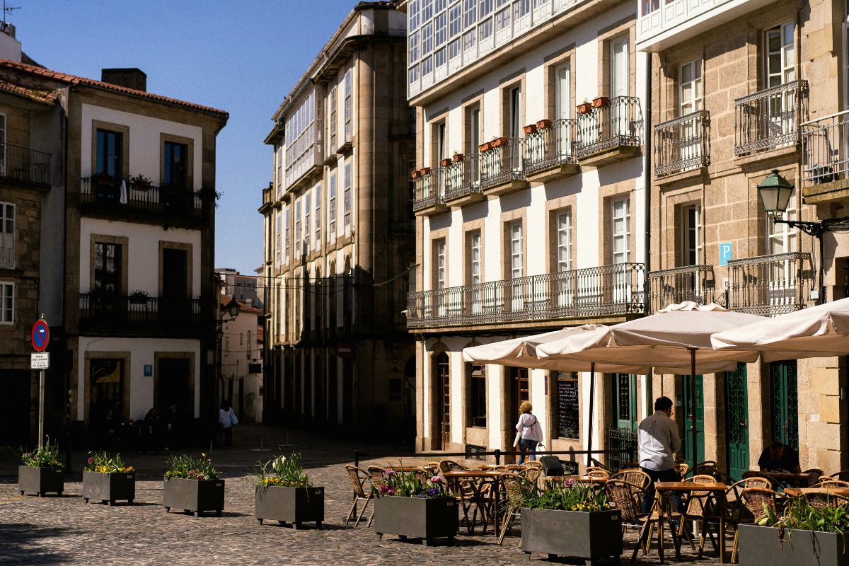 Fachada de edifícios históricos na Praça de Mazarelos