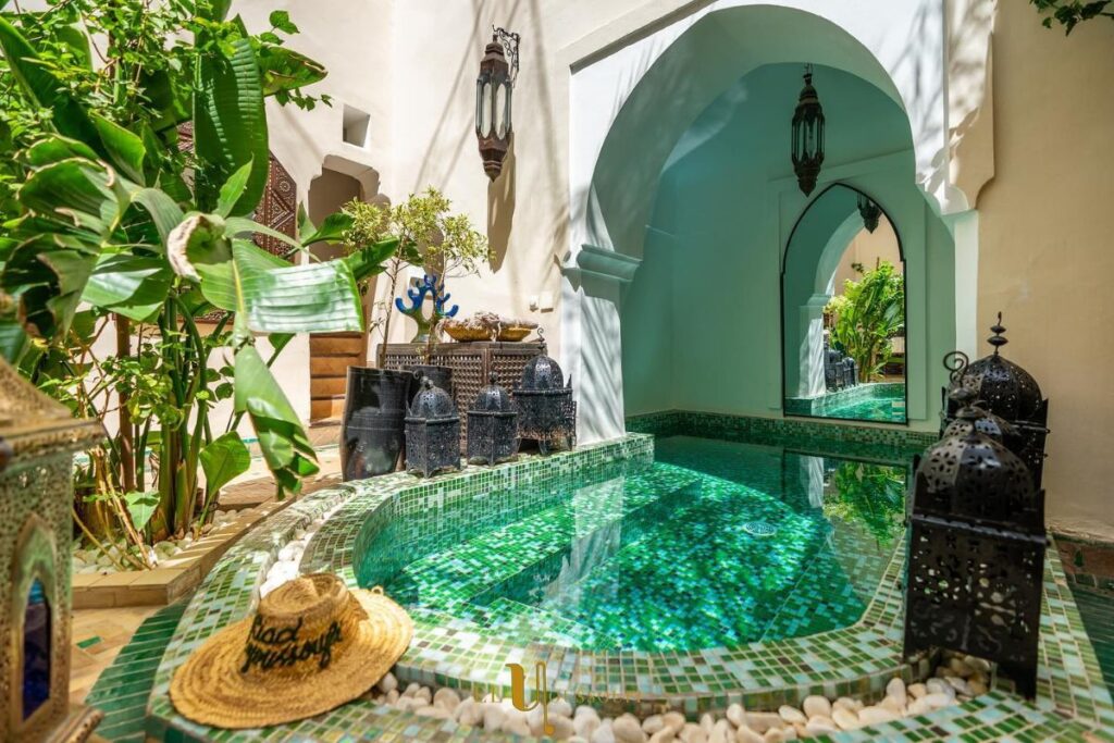 Piscina no charmoso Riad El Youssoufi, em Marrakech