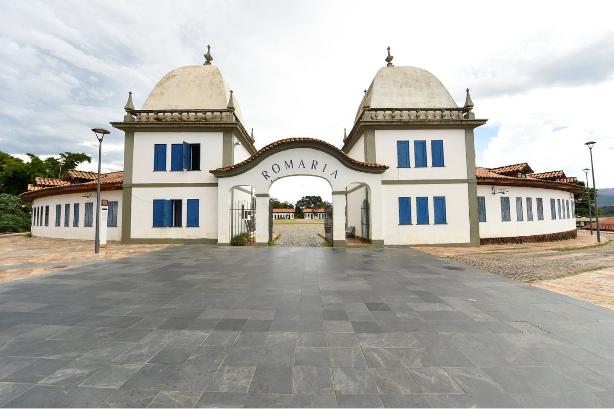 Fachada colonial do edifício da Romaria em Congonhas