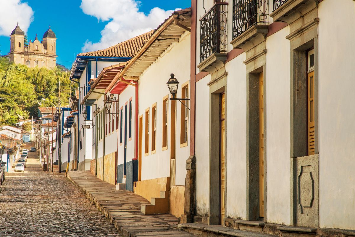 Rua do centro histórico de Mariana, Minas Gerais