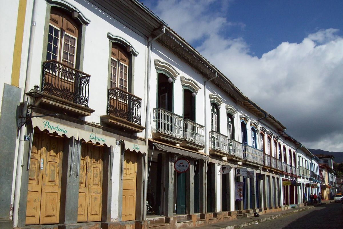 Rua Direita com casas coloniais preservadas