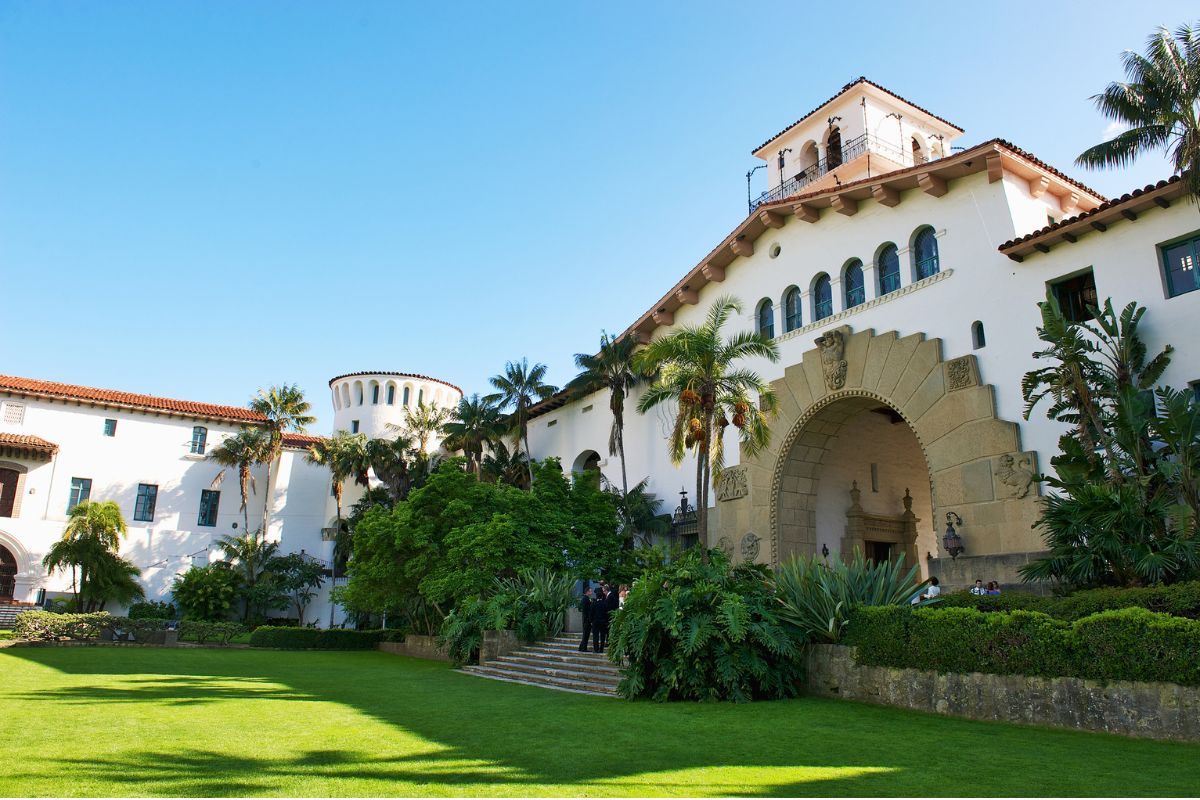 Edifício histórico do Santa Barbara Courthouse