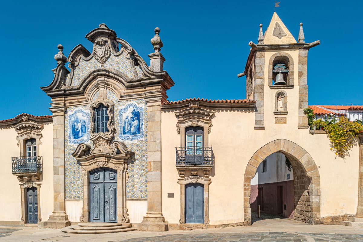 Edifícios históricos de São João da Pesqueira, no Douro