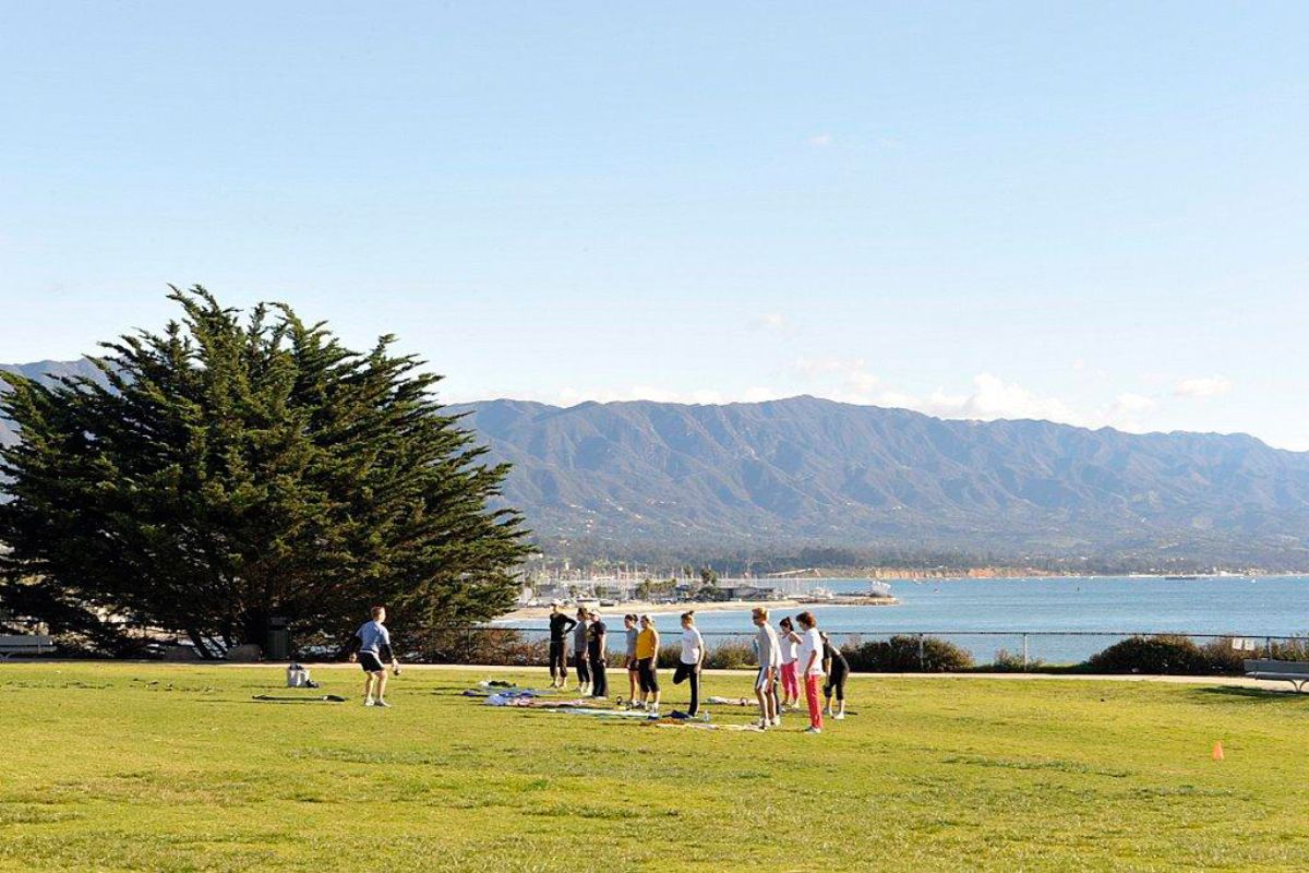 Pessoas praticando esporte no Shoreline Park