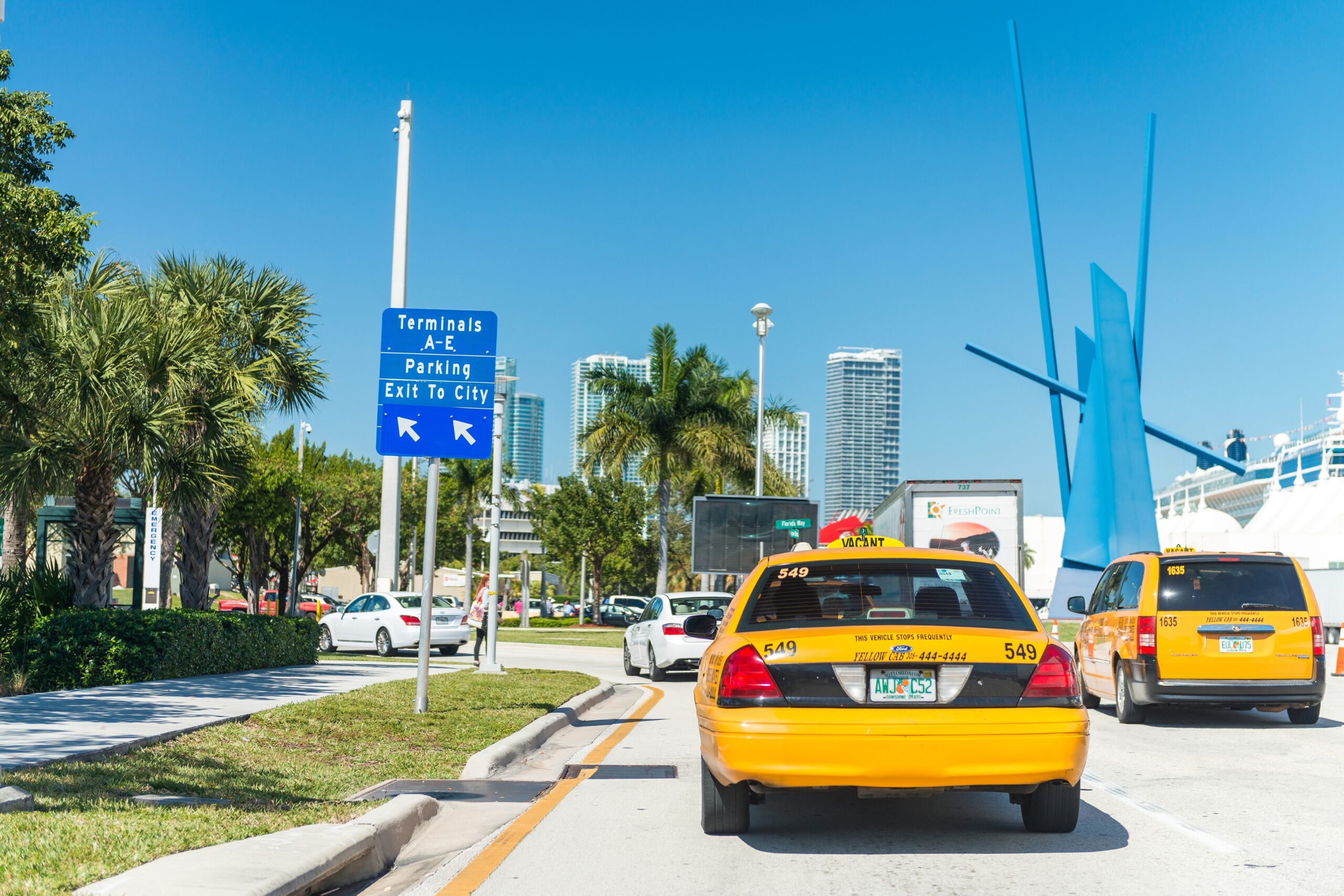 Taxi saindo do Aeroporto Internacional de Fort Lauderdale