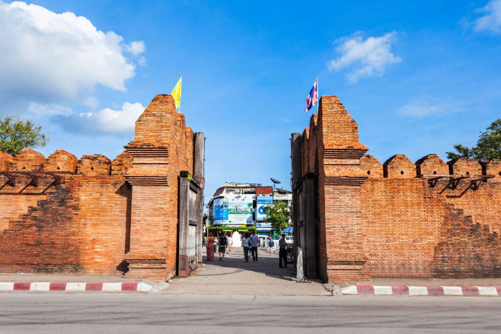 Tha Phae Gate, o principal portão da Cidade Antiga de Chiang Mai