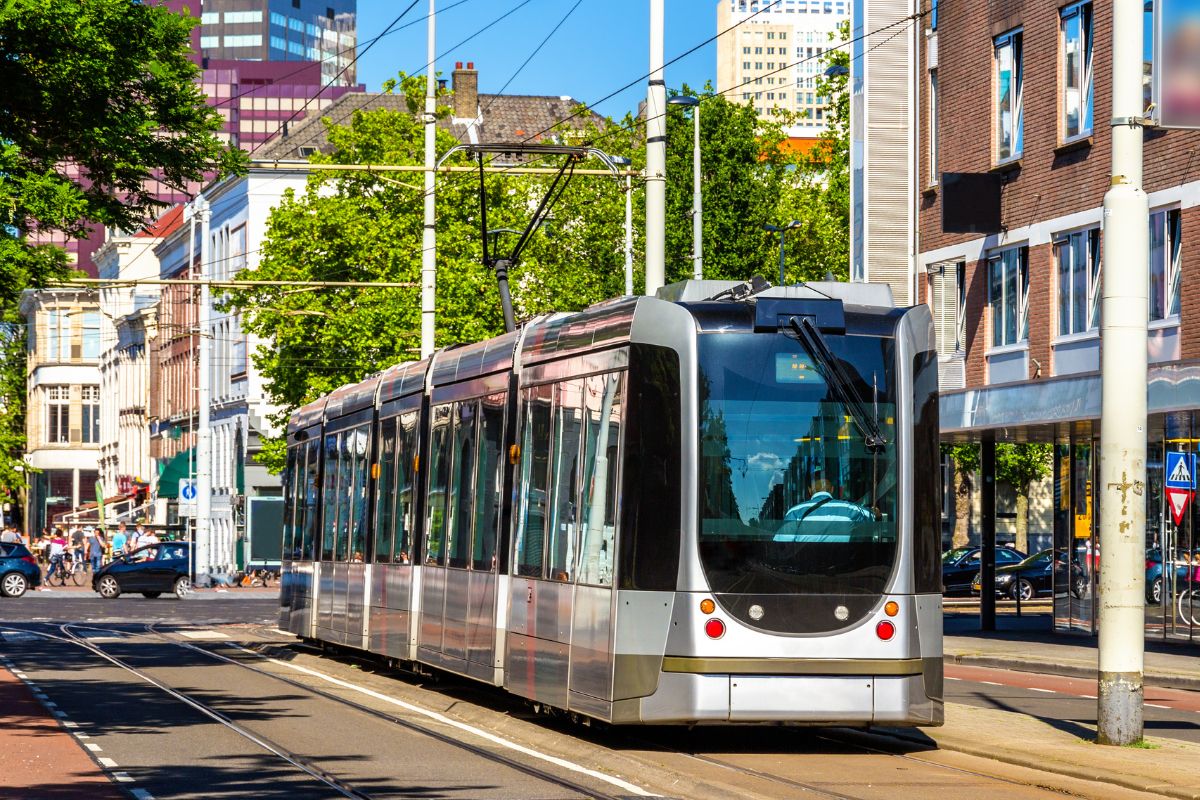 Tram do transporte público de Rotterdam