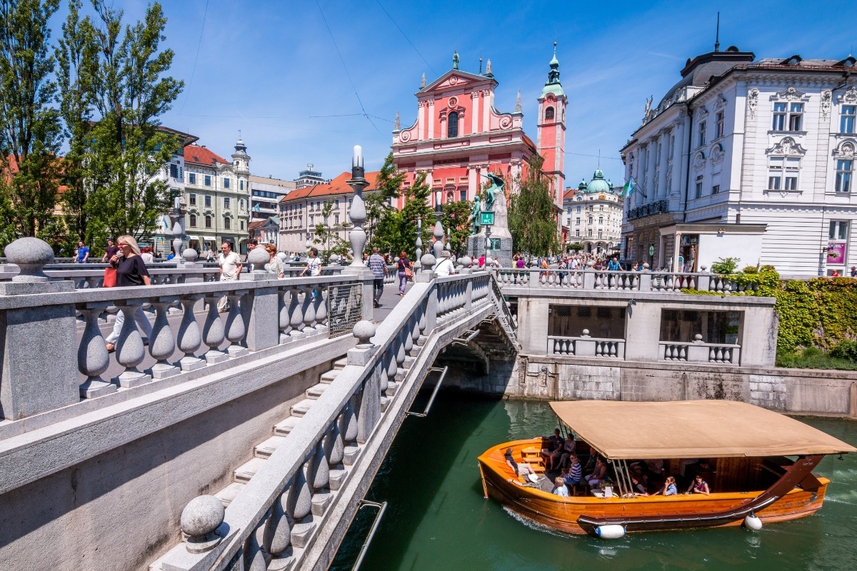 Ponte Tripla e Praça Prešeren, no centro de Liubliana