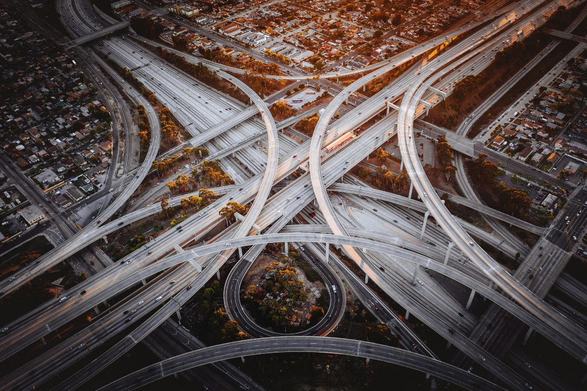 Foto aérea das vias expressas de Los Angeles