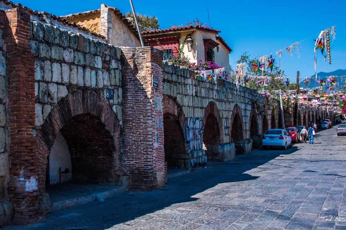 Ruínas do Aqueduto de São Felipe no bairro Xochimilco